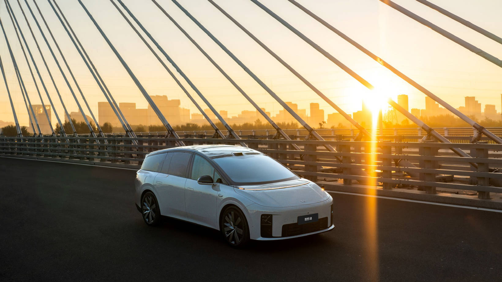 理想汽車純電賽道高手很多,想達到這個目標肯定很不容易,但我充滿信心