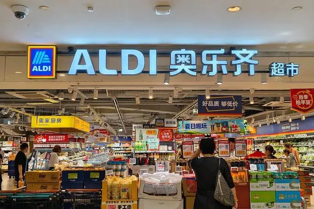 外賣三巨頭,暗中卷起了折扣超市