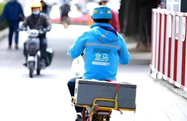 外賣三巨頭,暗中卷起了折扣超市