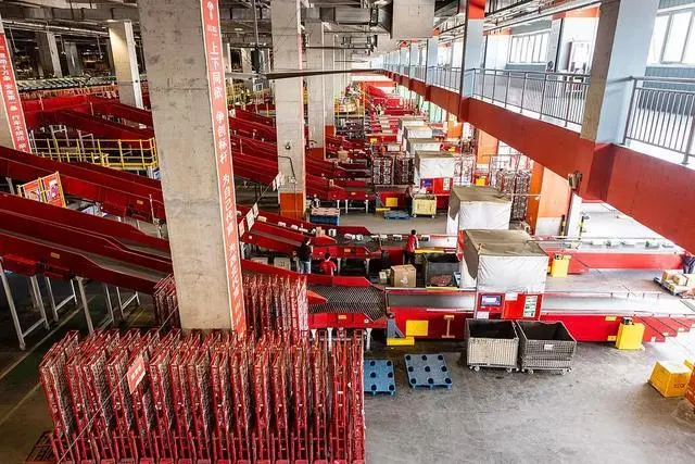 外賣三巨頭,暗中卷起了折扣超市