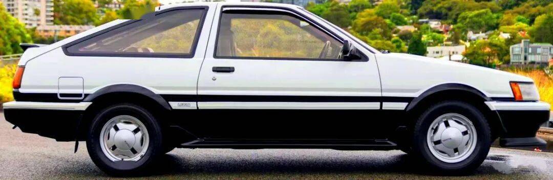 豐田卡羅拉Levin GT-APEX (AE86) 是豐田1983至1987年間基于第五代花冠打造的高性能后驅(qū)轎跑