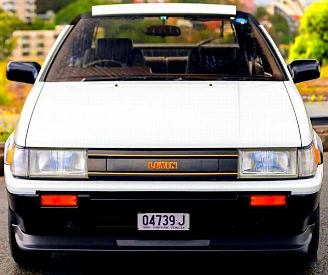 豐田卡羅拉Levin GT-APEX (AE86) 是豐田1983至1987年間基于第五代花冠打造的高性能后驅(qū)轎跑