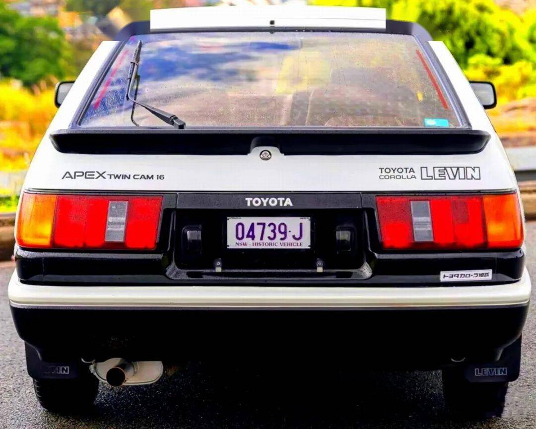 豐田卡羅拉Levin GT-APEX (AE86) 是豐田1983至1987年間基于第五代花冠打造的高性能后驅(qū)轎跑