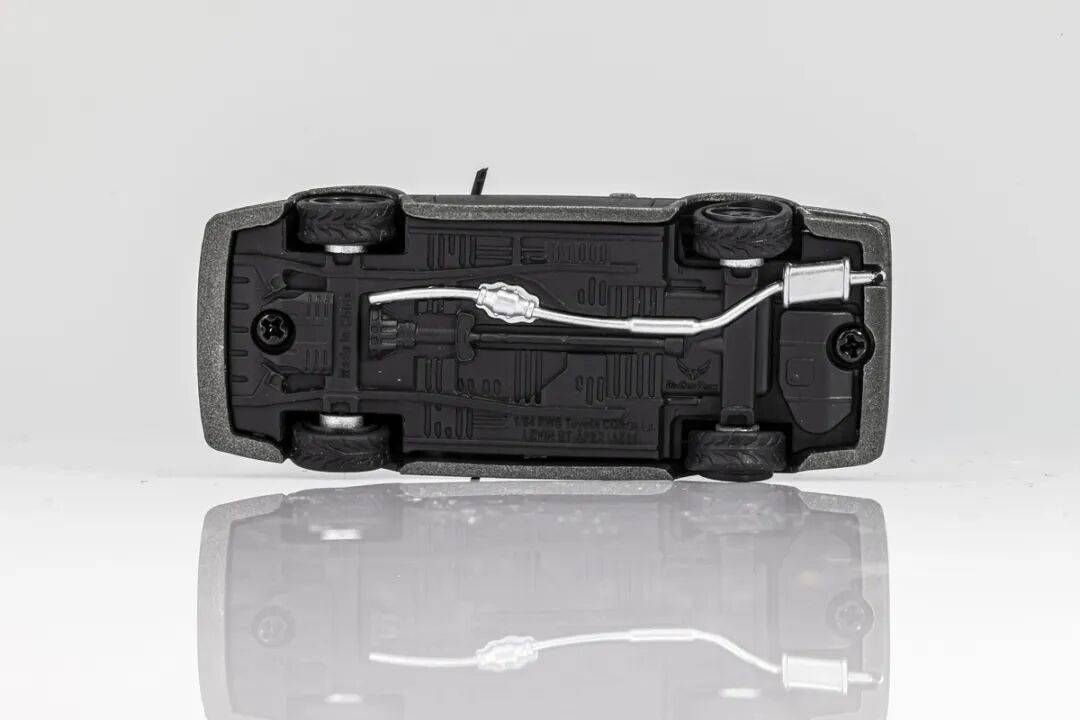 豐田卡羅拉Levin GT-APEX (AE86) 是豐田1983至1987年間基于第五代花冠打造的高性能后驅(qū)轎跑