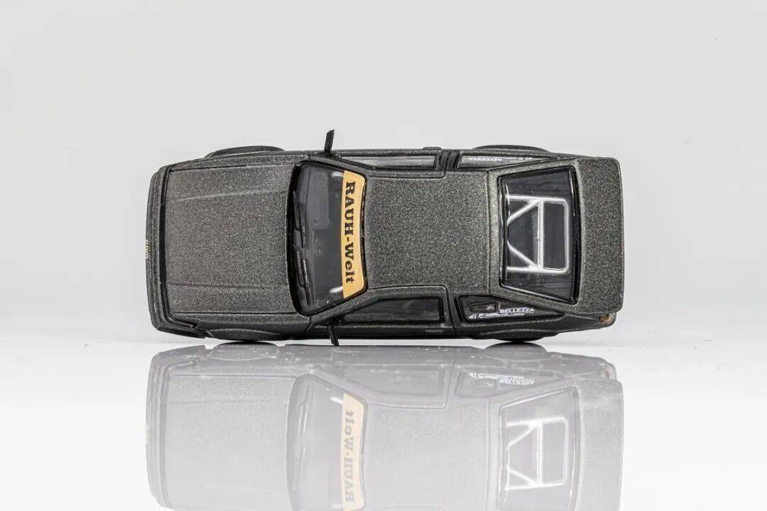 豐田卡羅拉Levin GT-APEX (AE86) 是豐田1983至1987年間基于第五代花冠打造的高性能后驅(qū)轎跑