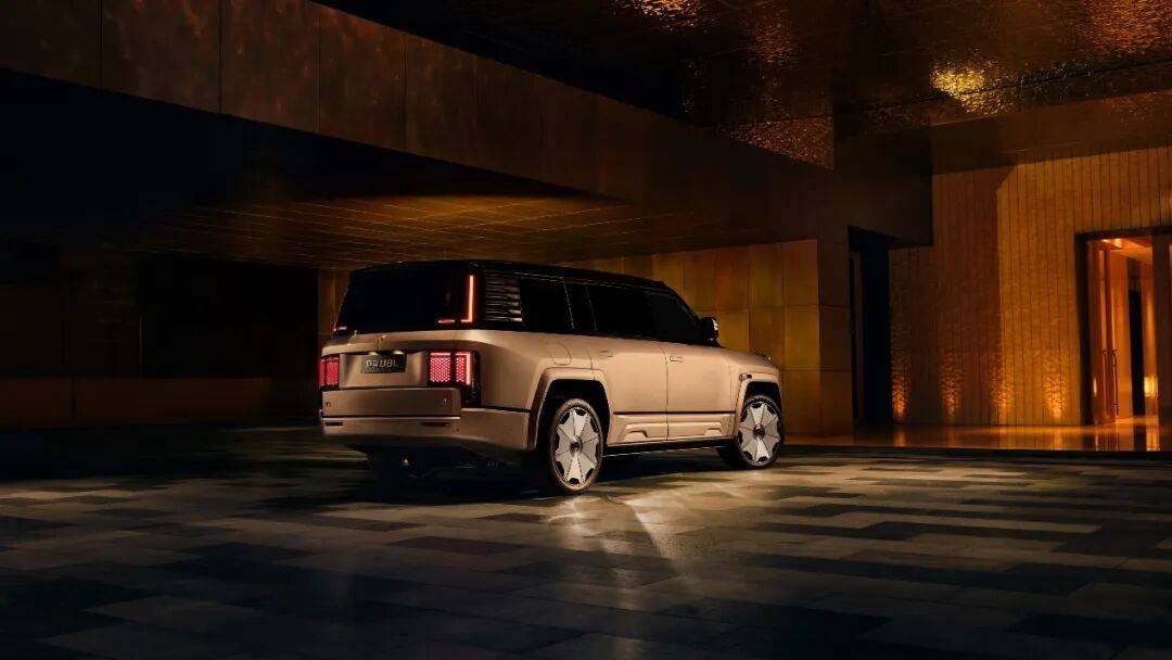 零百加速3.5秒+3納米智艙芯片+128萬(wàn),網(wǎng)友:這是地表最強(qiáng)SUV?