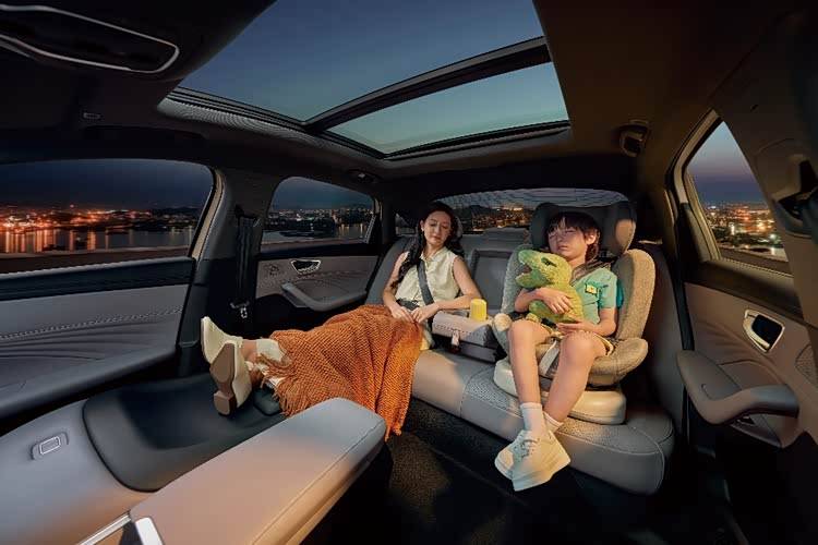 一車傳三代從此不是夢榮威M7 DMH8.58萬元起售