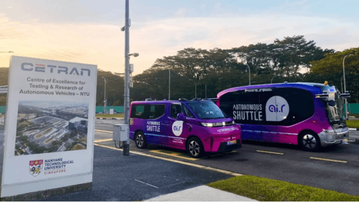 東風(fēng)汽車董事長楊青拜訪華為;阿維塔計(jì)劃Q4遞交港股上市申請(qǐng);特斯拉最新低價(jià)版Model Y“E41”曝光,配置大減