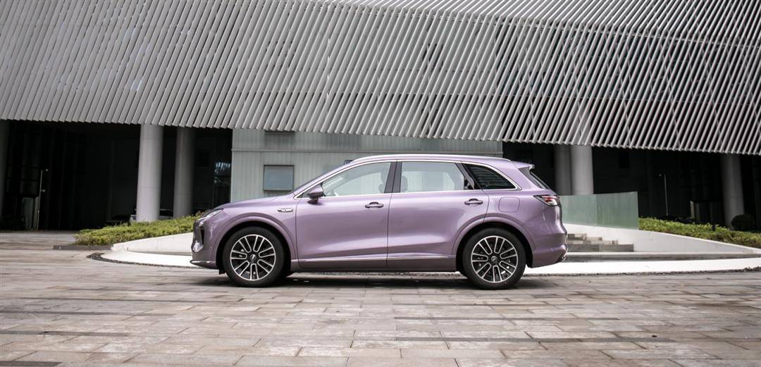 全新問界M7和尚界H5這兩臺重磅新車同時上市,可以說車圈的流量都涌向這兩臺車了