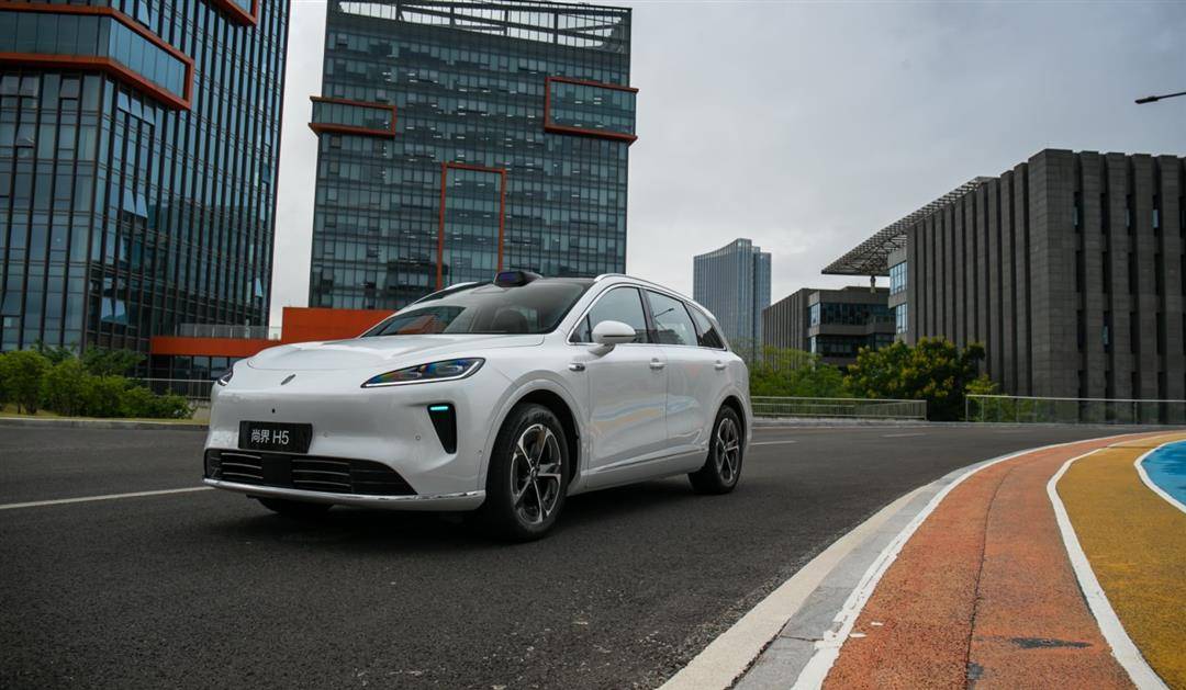 全新問界M7和尚界H5這兩臺重磅新車同時上市,可以說車圈的流量都涌向這兩臺車了