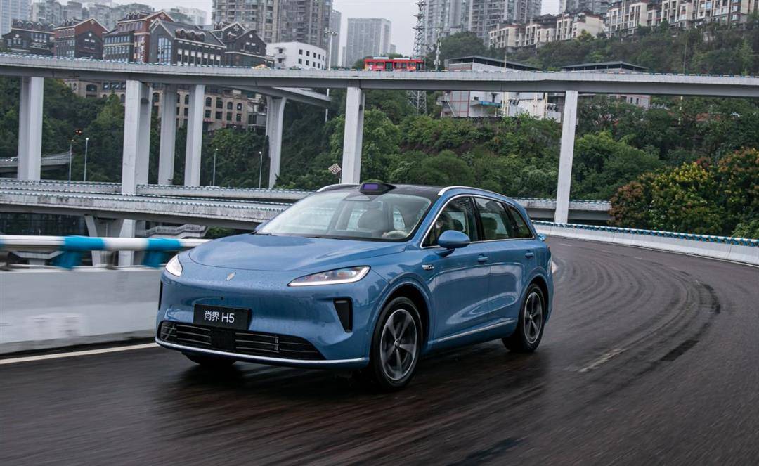 全新問界M7和尚界H5這兩臺重磅新車同時上市,可以說車圈的流量都涌向這兩臺車了