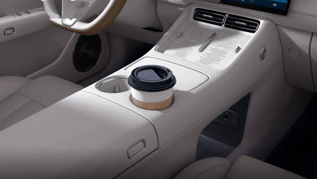 不止是“華為全家桶” 為什么是嵐圖FREE+成爆款又殺進前三?