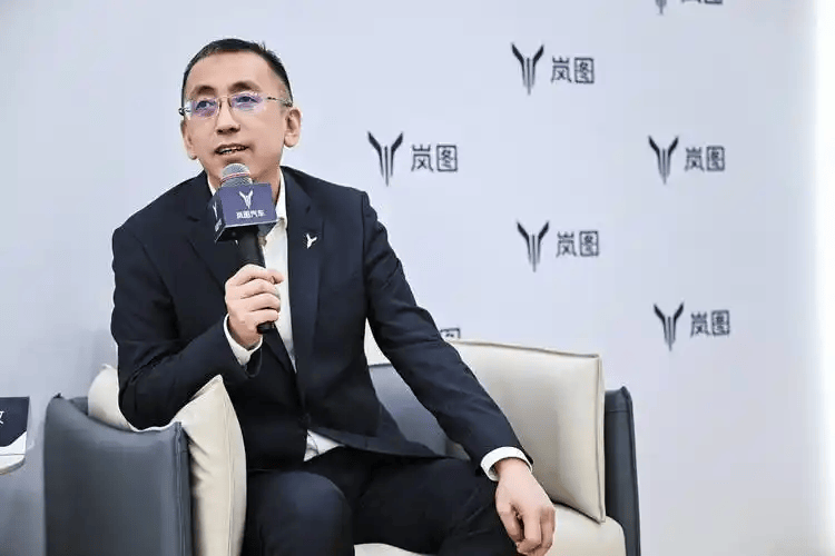 既是董事長也是CEO,盧放帶嵐圖“闖出來”了?