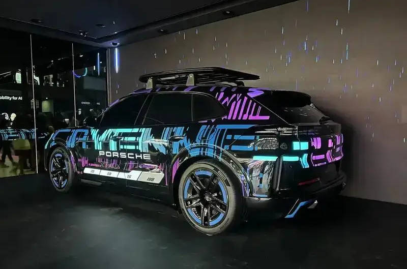 升級大彩電 全新保時捷純電Cayenne內飾官圖發布