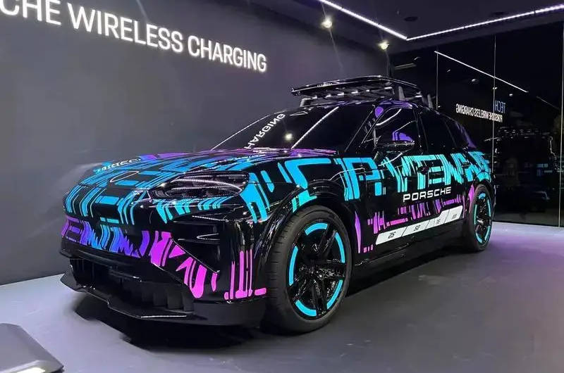 升級大彩電 全新保時捷純電Cayenne內飾官圖發布