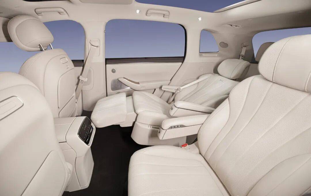 全新問界M7購車指南:標配即豪華,哪款最值得入手?