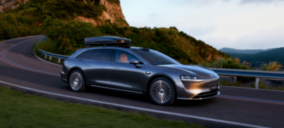 當時尚浪潮繼續滾動,汽車圈下一個“輪值”的頂流又會是誰?