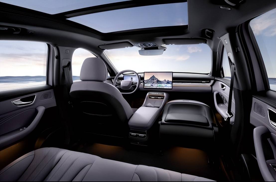 B級空間+A級價格!榮威M7 DMH不走尋常路,降維打擊家轎市場