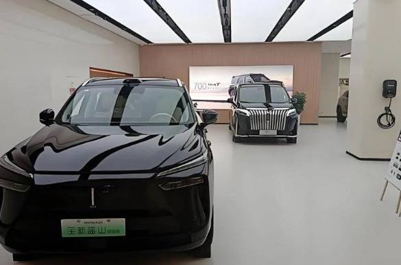 坦克撤出直營店,魏牌獨占C位!長城鬧哪出?