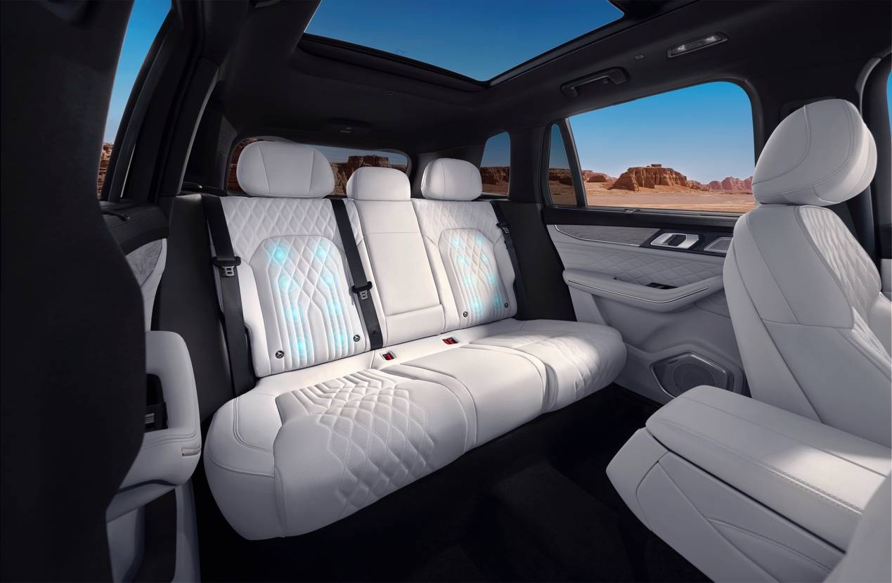 2026款領克09四驅探索版:標配全時四驅 二排通風按摩座椅