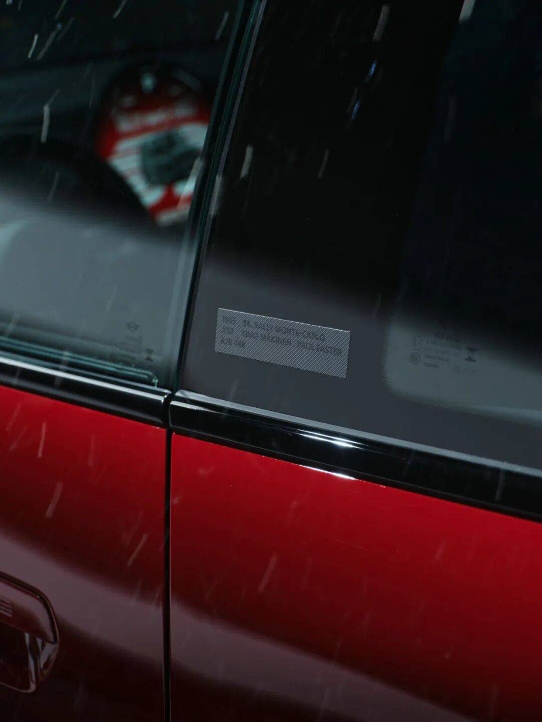 24.68萬元,限量100臺的MINI紀念版上市,致敬60年前的雪夜傳奇!