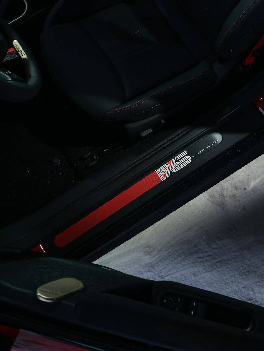 24.68萬元,限量100臺的MINI紀念版上市,致敬60年前的雪夜傳奇!