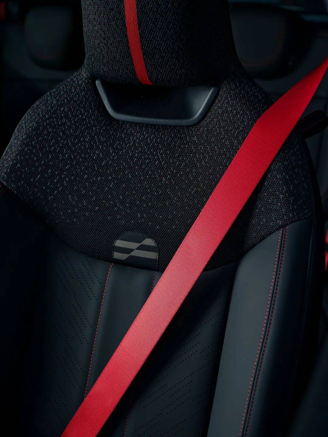 24.68萬元,限量100臺的MINI紀念版上市,致敬60年前的雪夜傳奇!