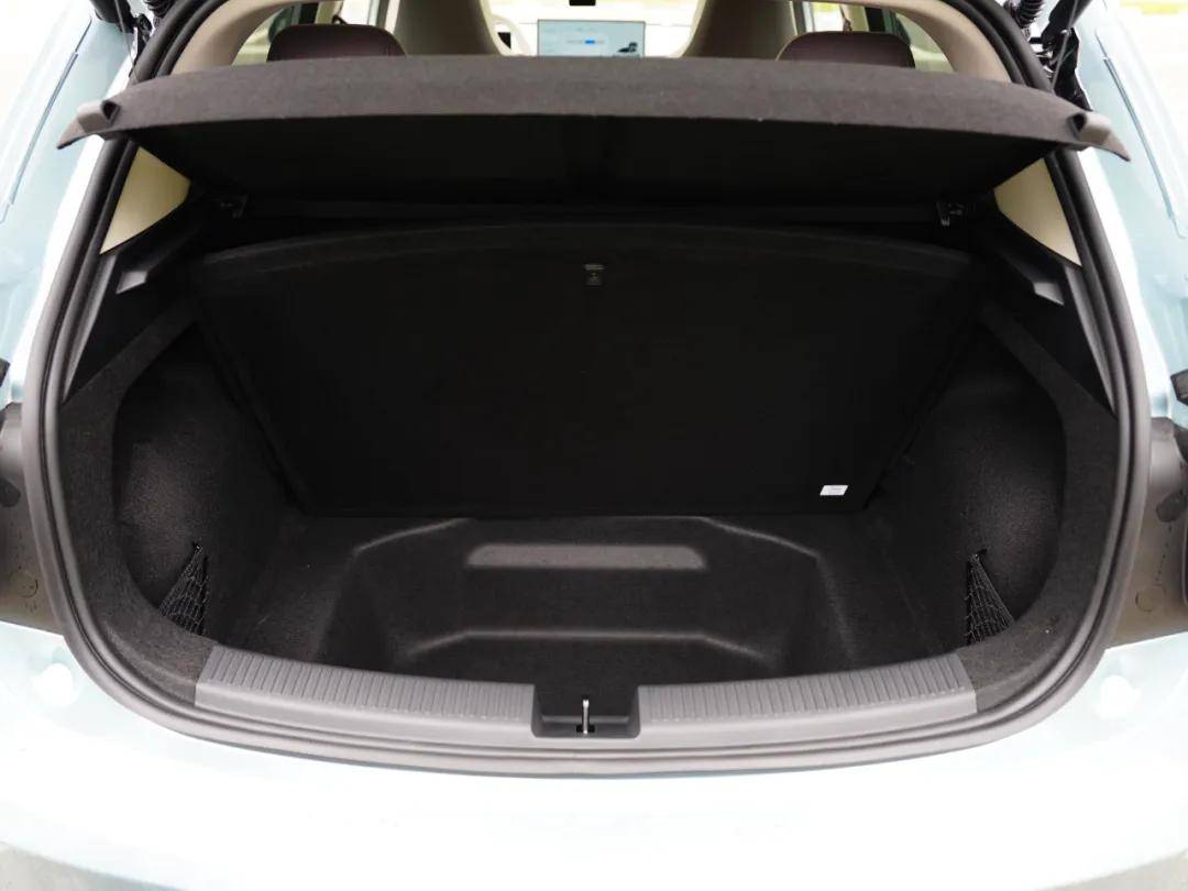 9萬塊530km續航!還帶高速領航和座椅通風?這臺全球車憑啥能賣爆?