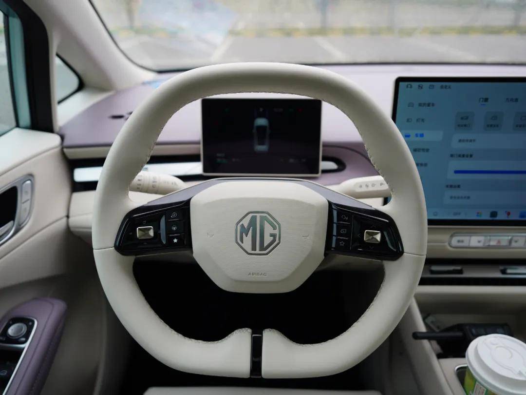 9萬塊530km續航!還帶高速領航和座椅通風?這臺全球車憑啥能賣爆?