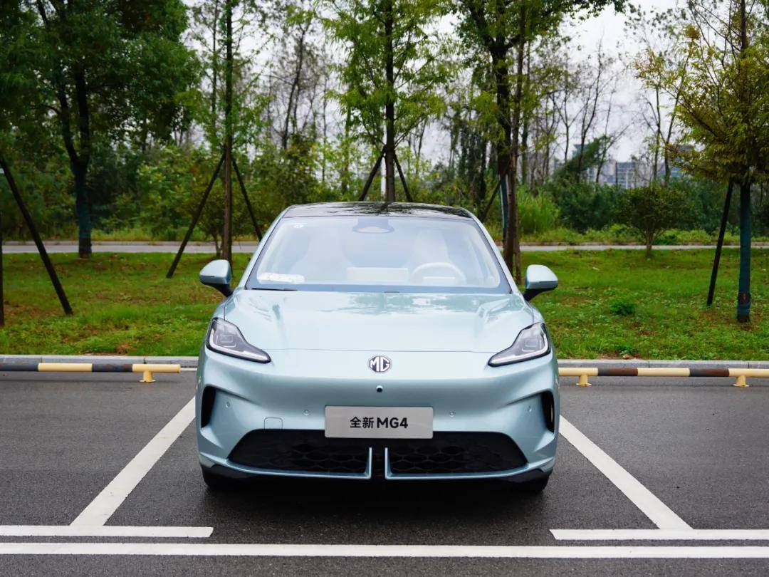 9萬塊530km續航!還帶高速領航和座椅通風?這臺全球車憑啥能賣爆?