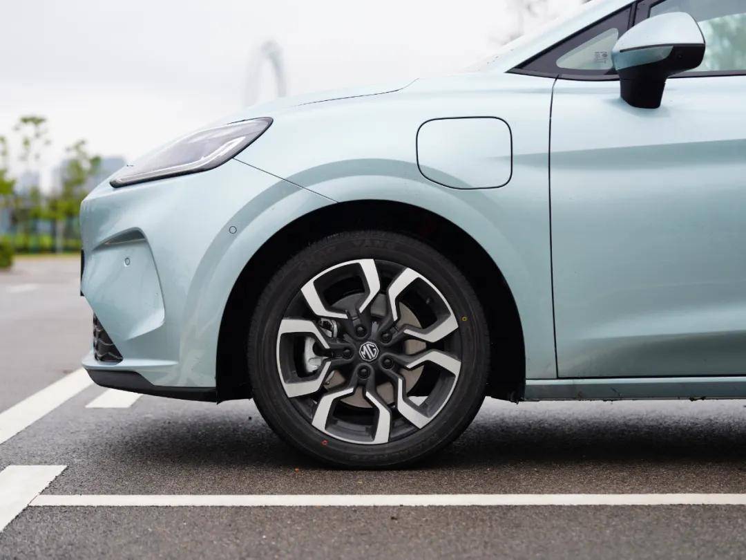 9萬塊530km續航!還帶高速領航和座椅通風?這臺全球車憑啥能賣爆?