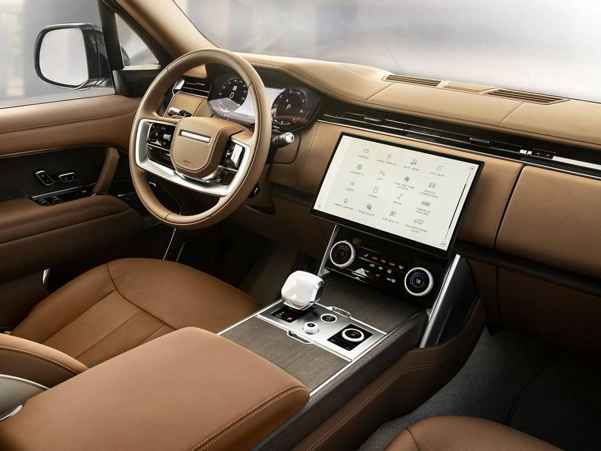 路虎攬勝穩居百萬豪車榜首,直逼對手降價求生?