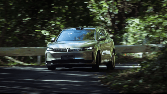 這輛軸距近3米的中國品牌SUV 刷新“秋名山”賽道記錄