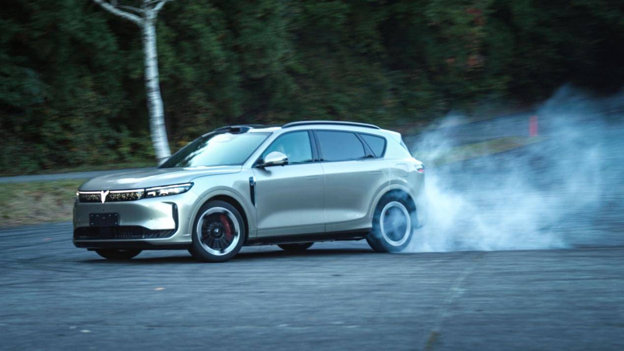 中國新能源高光時刻!嵐圖FREE+打破“秋名山”最快量產(chǎn)SUV紀錄