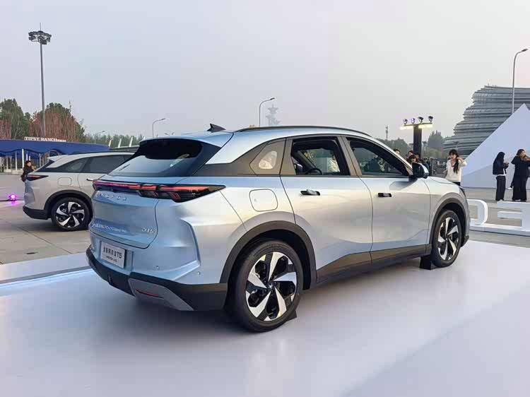 極狐全新阿爾法T5正式上市 推出六款車型,限時(shí)優(yōu)惠價(jià)10.98萬起!