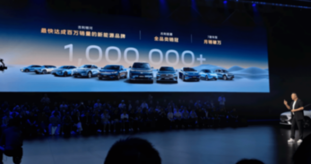 頂配價格不到10萬,星耀6把插混轎車的“高配”變成了“標(biāo)配”?