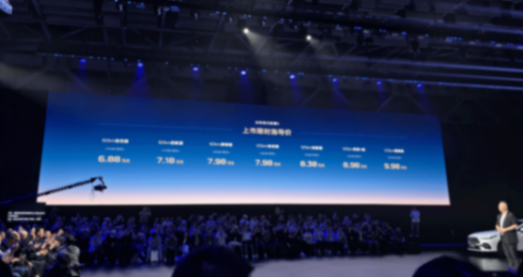 頂配價格不到10萬,星耀6把插混轎車的“高配”變成了“標(biāo)配”?