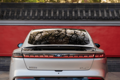 15萬性能新能源:東風奕派 eπ007 是新手性價比之選