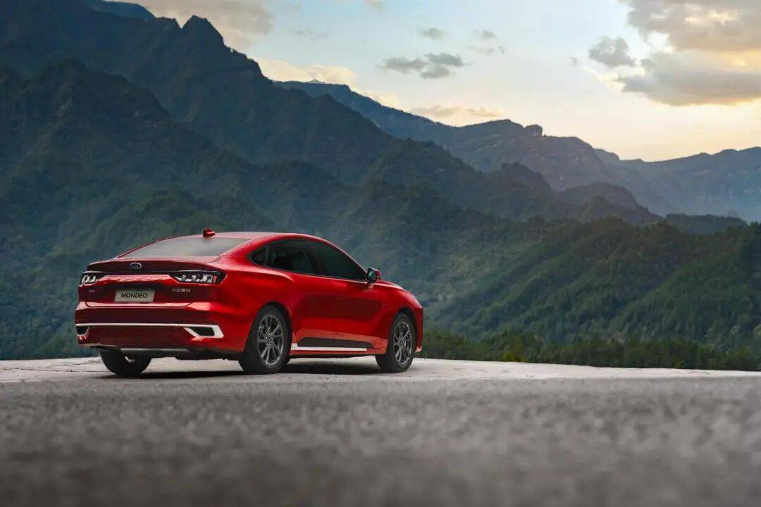 不卷價(jià)格卷體驗(yàn)!蒙迪歐斬獲“用戶滿意度第一”背后的深層邏輯