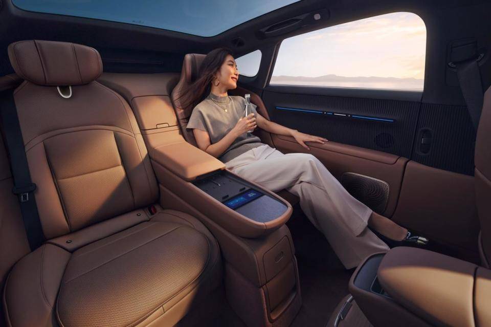 細分市場增速35% 阿維塔12四激光版精準卡位