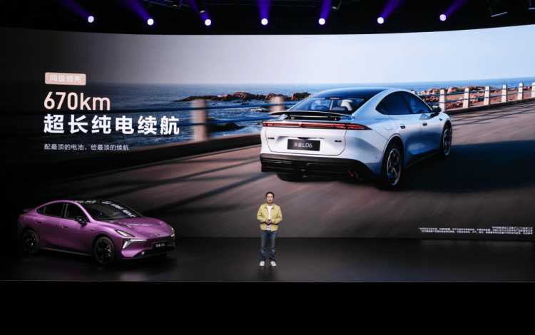 深藍(lán)L06 13.99萬啟動預(yù)售:純電市場新勢力,解鎖年輕出行新姿勢