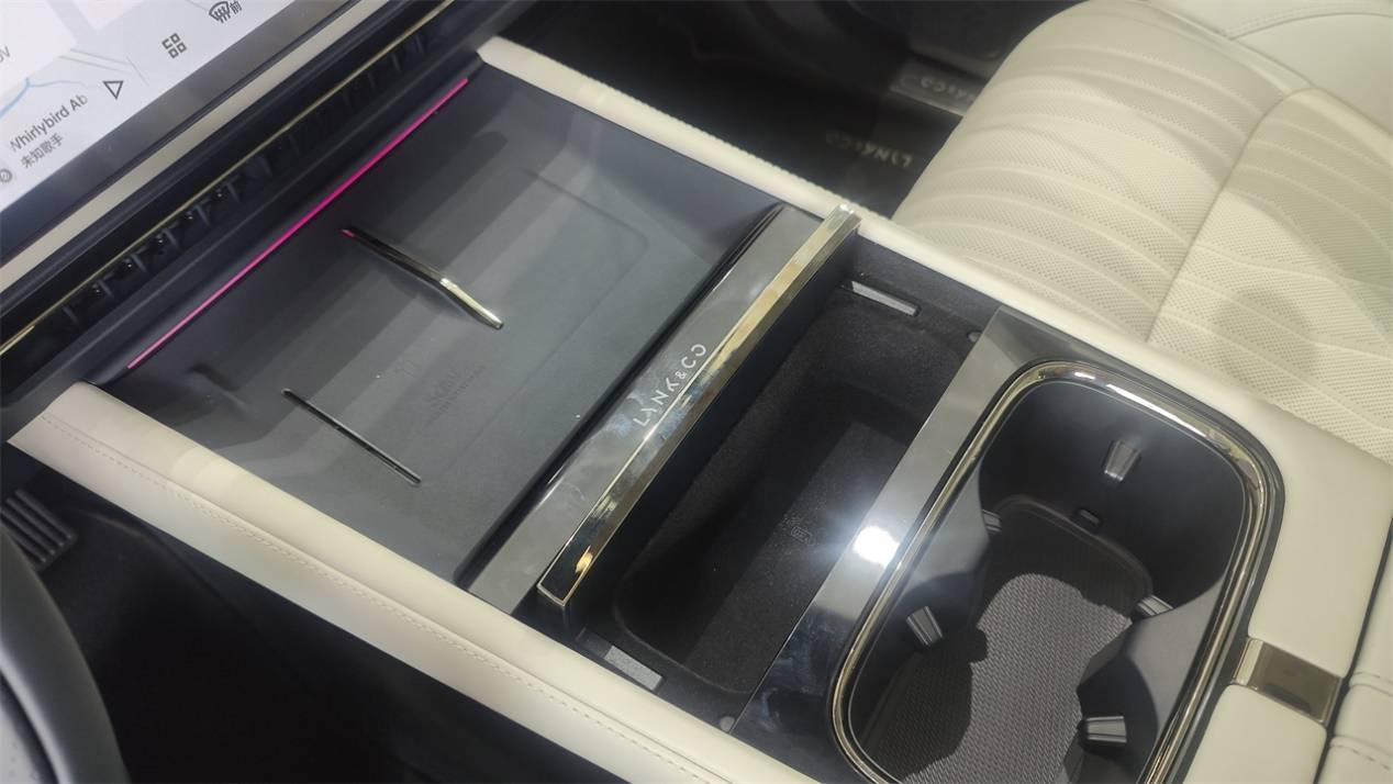 獨(dú)立試駕新款領(lǐng)克08 EM-P:配置大改/價(jià)格下調(diào),轉(zhuǎn)向務(wù)實(shí)路線