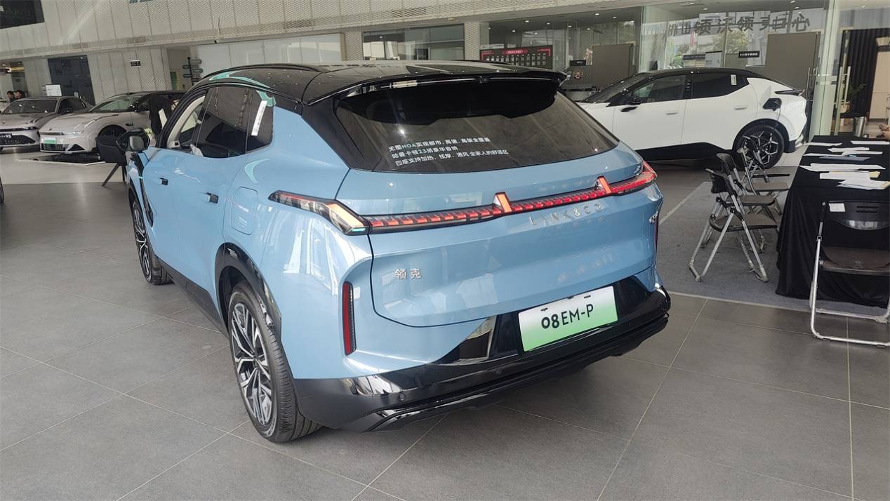 獨(dú)立試駕新款領(lǐng)克08 EM-P:配置大改/價(jià)格下調(diào),轉(zhuǎn)向務(wù)實(shí)路線