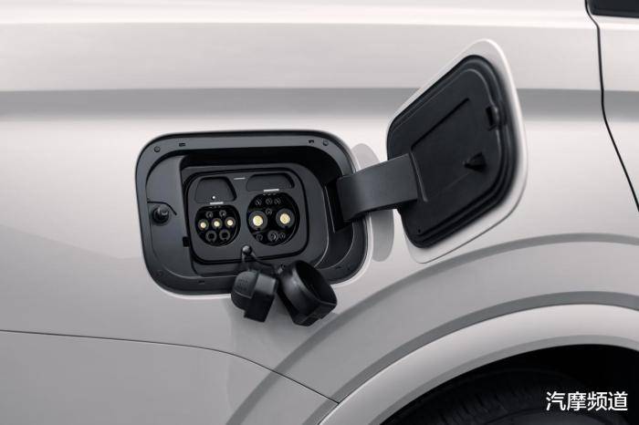 純電續航230km?換新價只要11.98萬?第三代藍電E5 PLUS不給同級留活路!