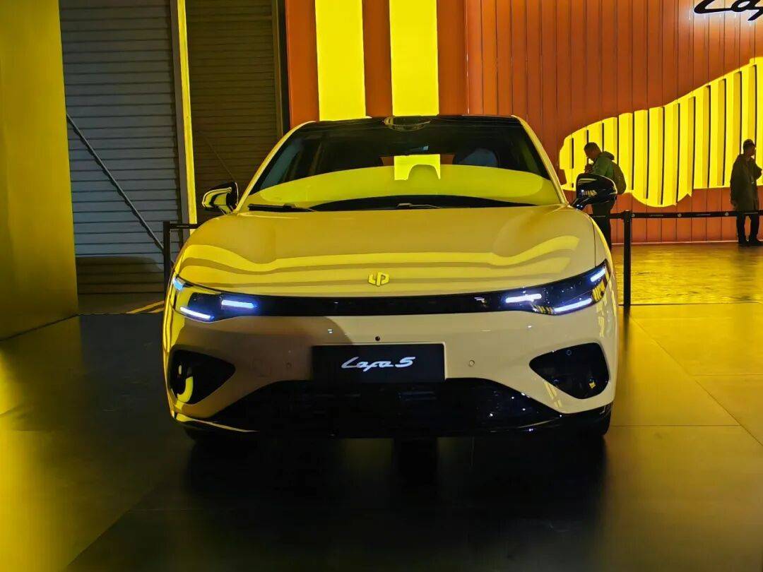 10萬級轎跑新選擇!零跑Lafa5做當下的電動高爾夫