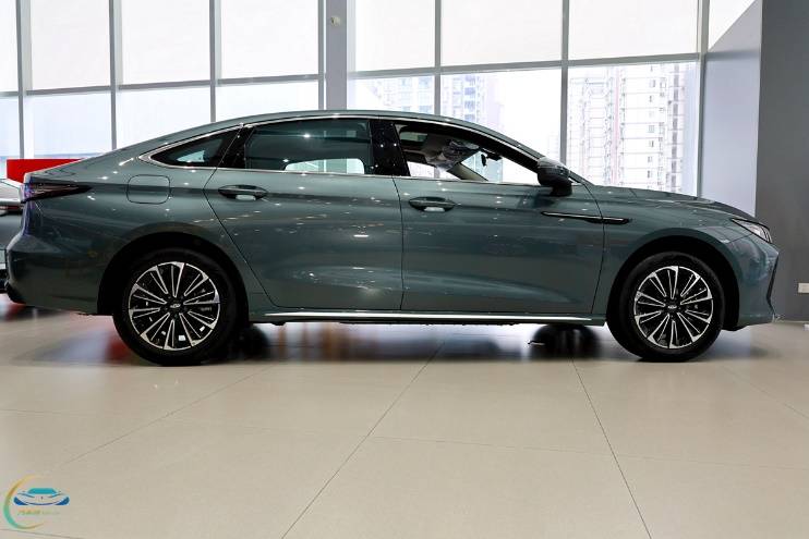 插混帶“T” 舒適有加 風云A8L與秦L誰更適合家用?