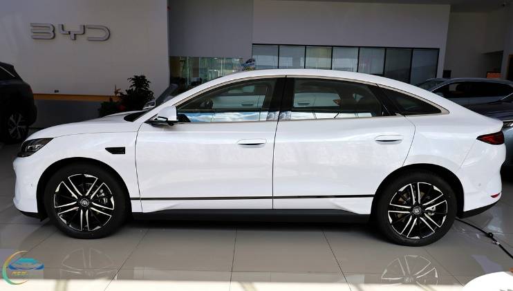 插混帶“T” 舒適有加 風云A8L與秦L誰更適合家用?