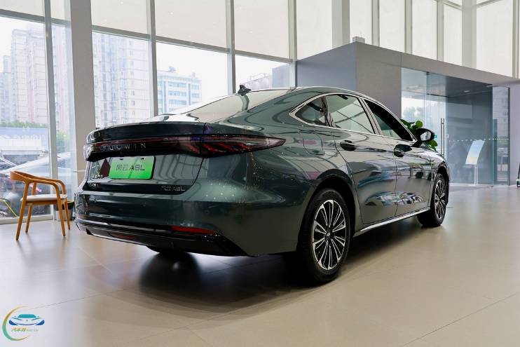 插混帶“T” 舒適有加 風云A8L與秦L誰更適合家用?