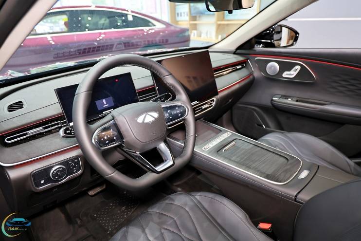 插混帶“T” 舒適有加 風云A8L與秦L誰更適合家用?