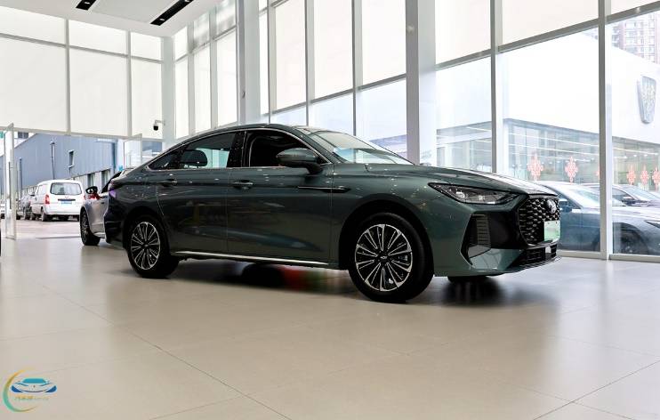 插混帶“T” 舒適有加 風云A8L與秦L誰更適合家用?